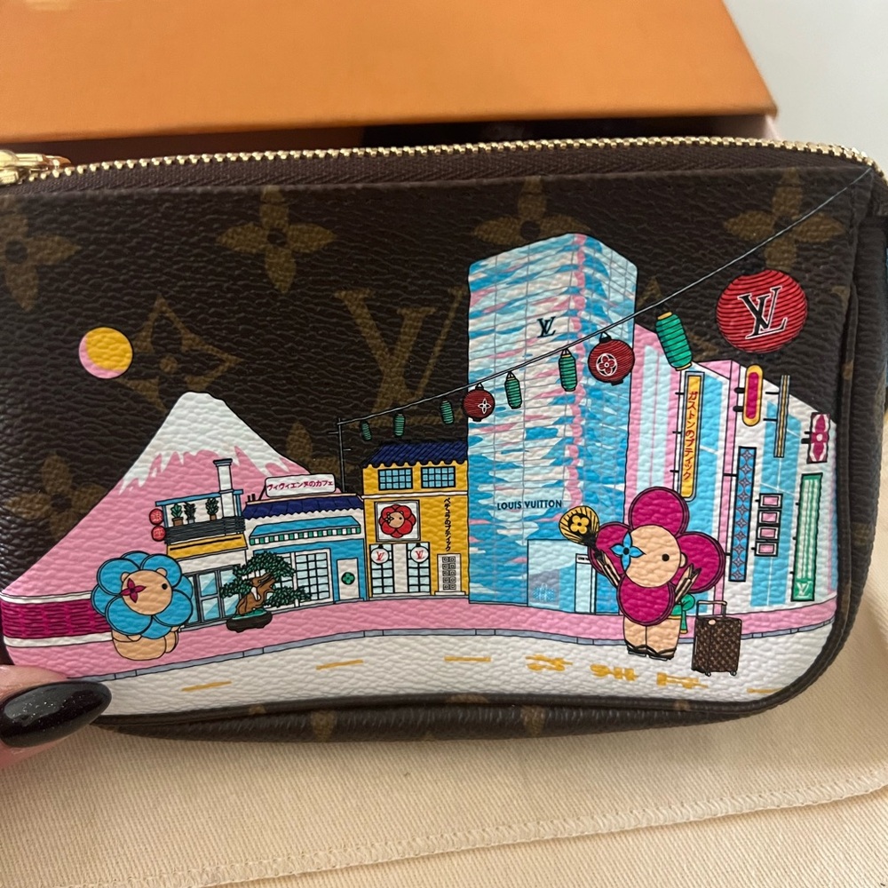 LOUIS VUITTON 2022 VIVIENNE HOLIDAYANIMATION MINI POCHETTE JAPAN